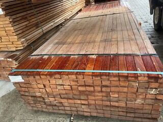 Ca. 180x Angelim Pedra Regels Geschaafd, 35x50mm, lengte  305cm